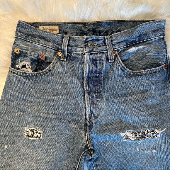 Women’s 501 Levi’s - Picture 4 of 12